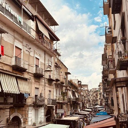 Отель La Finestra Sul Borgo Неаполь Экстерьер фото